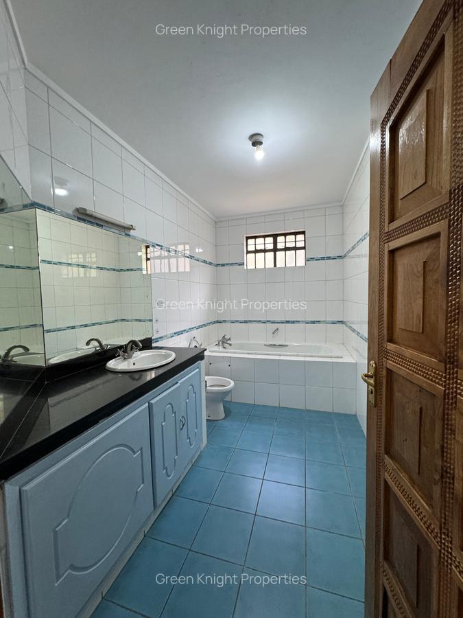 Serviced 3 Bed Apartment with En Suite in Brookside - 5