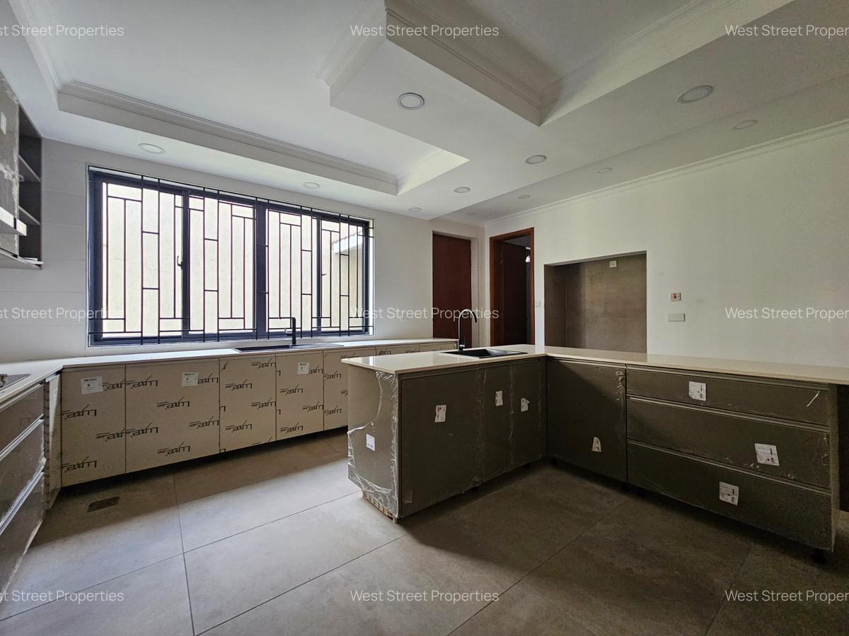 7 Bed Villa with En Suite at Lavington - 9