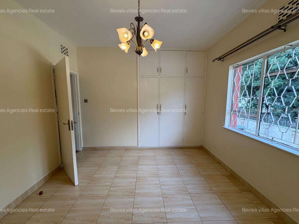 5 Bed Townhouse with En Suite at Riverside Drive - 6