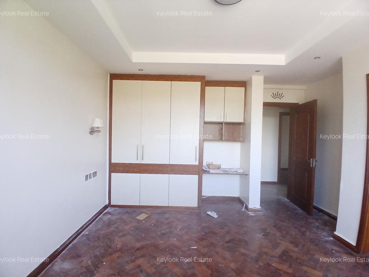 3 Bed Apartment with En Suite at Riverside - 14