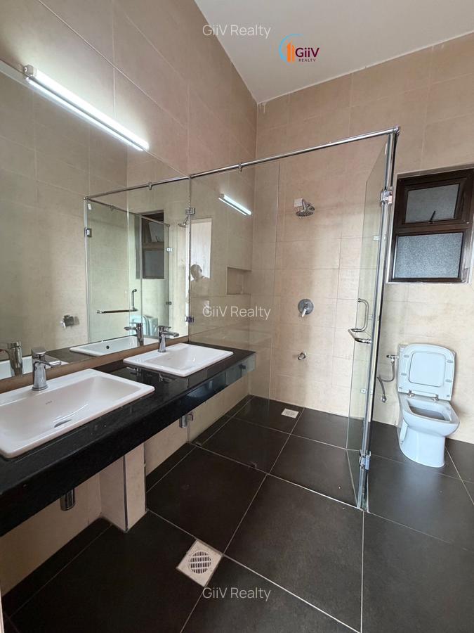 2 Bed Apartment with En Suite in Kilimani - 11