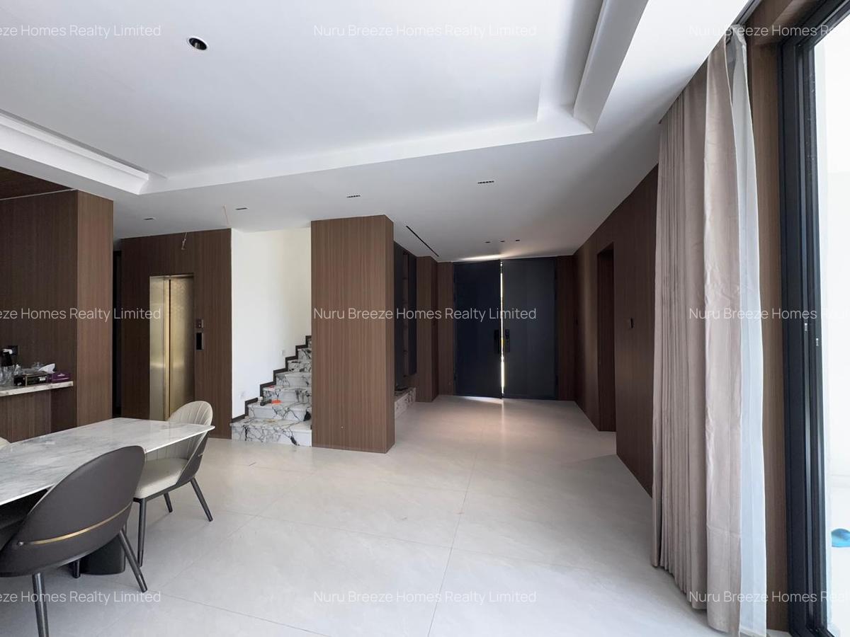 5 Bed Townhouse with En Suite in Lavington - 12