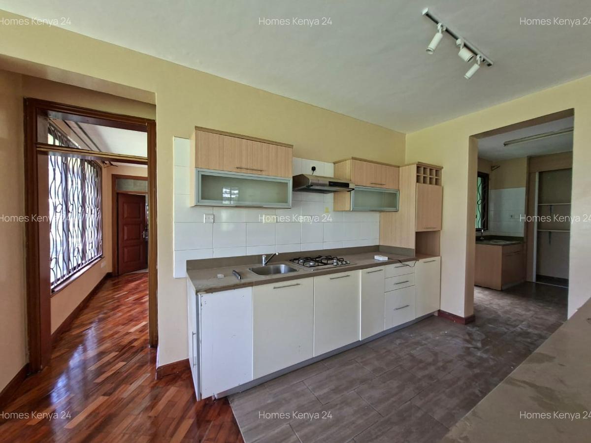 4 Bed Townhouse in Ridgeways - 5