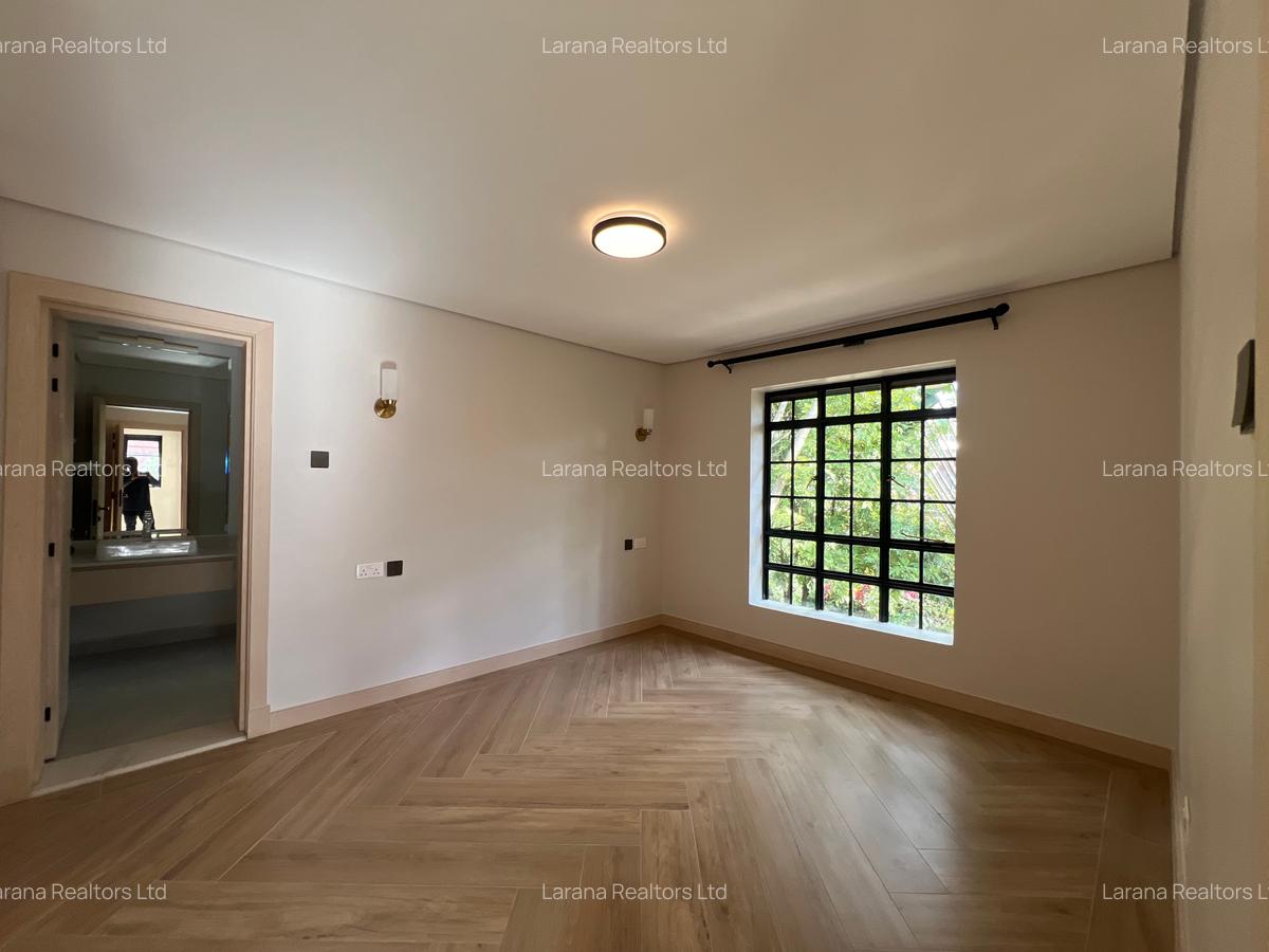 7 Bed Townhouse with En Suite at Covent Dr - 10