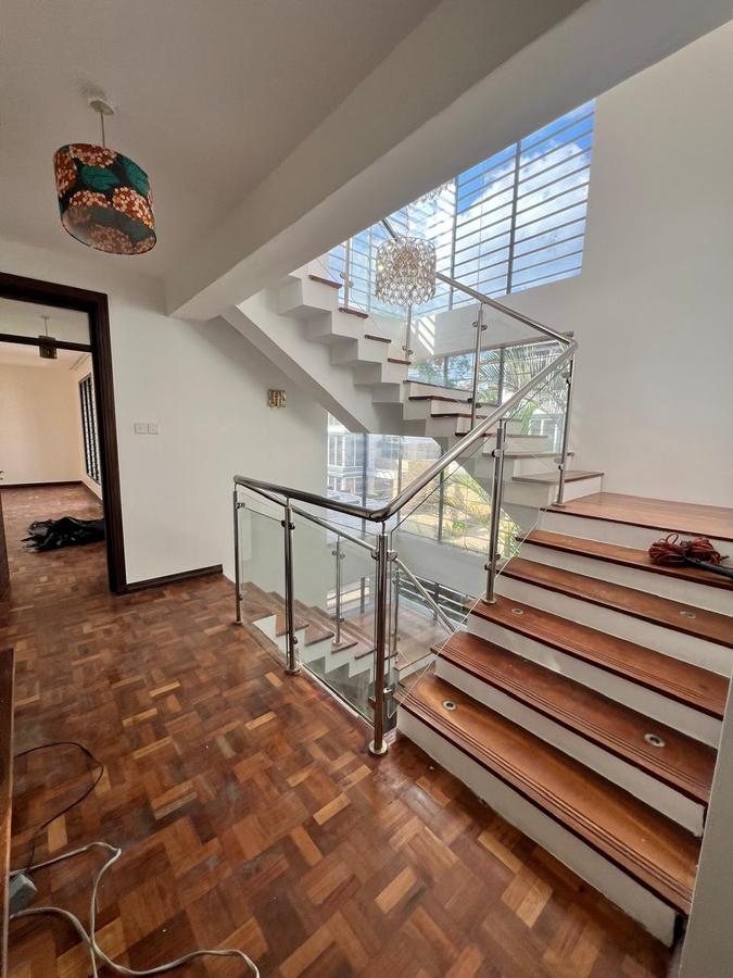 5 Bed Townhouse with En Suite in Lavington - 11
