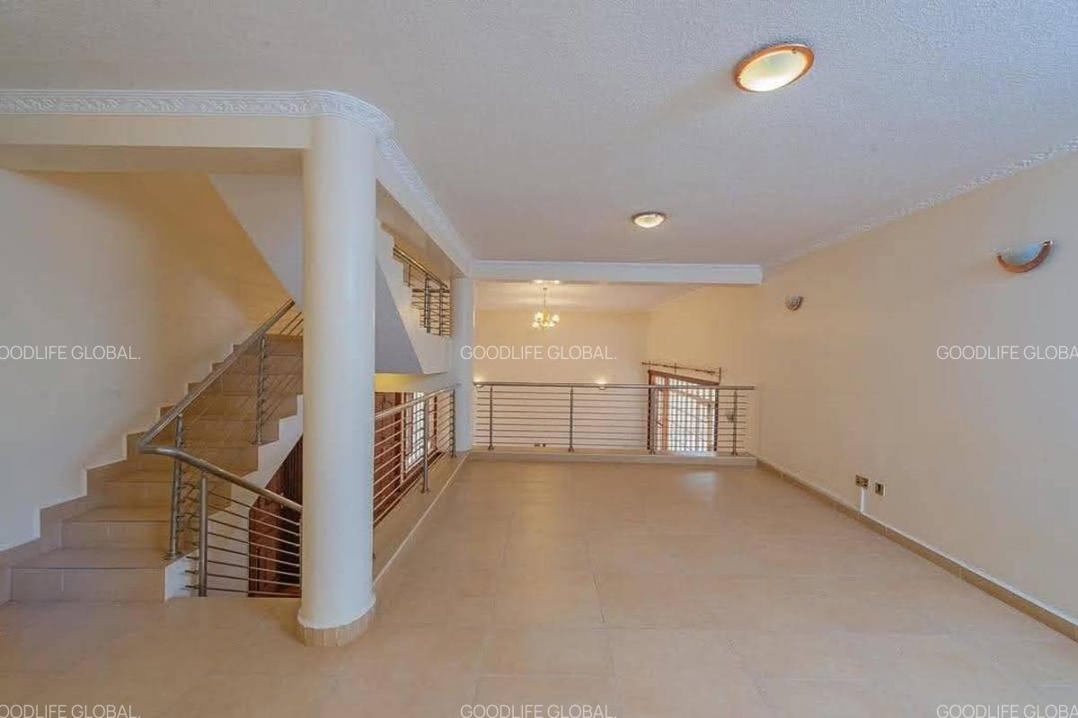 4 Bed Villa with En Suite at Westlands - 4