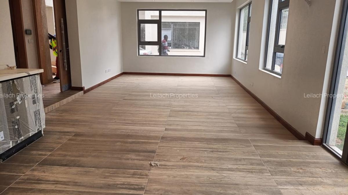 5 Bed Townhouse with En Suite in Lavington - 4