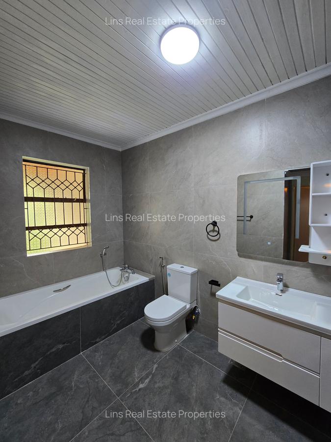 5 Bed House with En Suite in Runda - 10