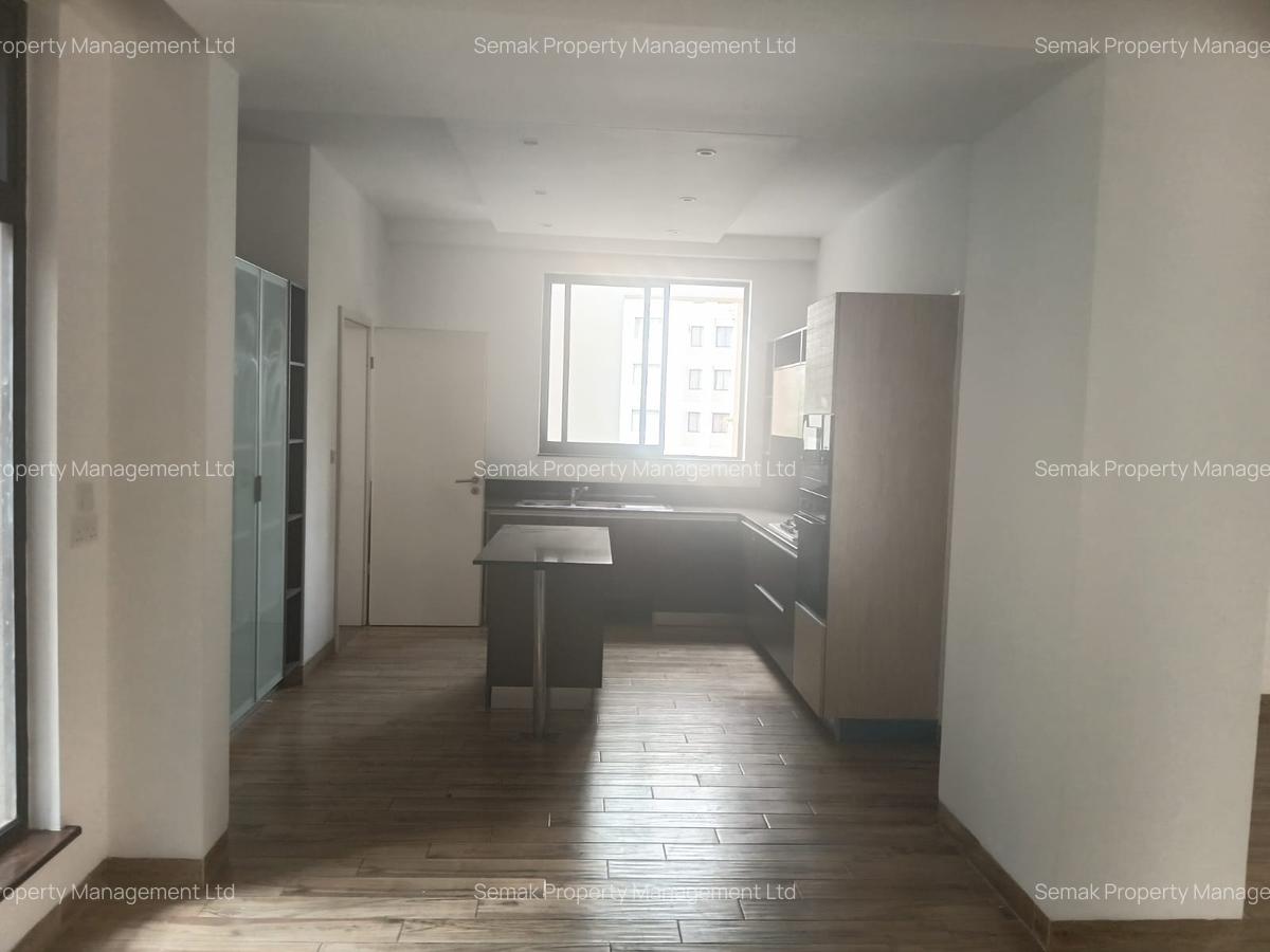 3 Bed Apartment with En Suite in Riverside - 6