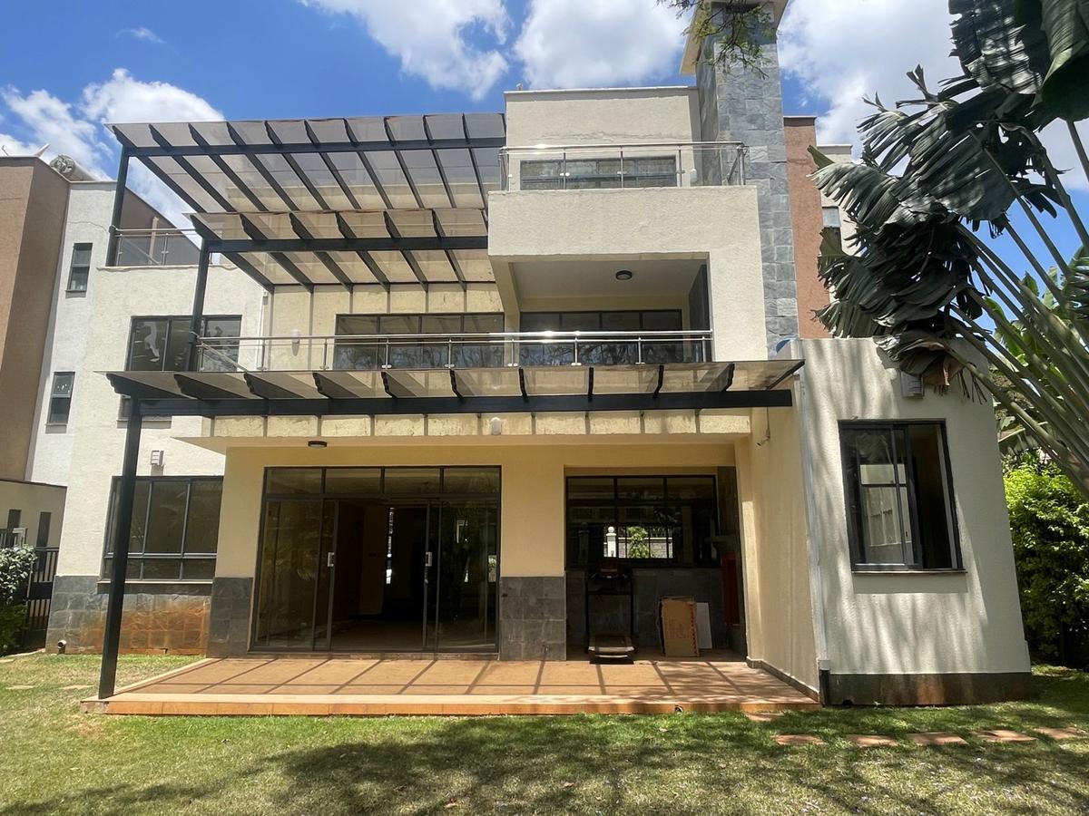 5 Bed Villa with En Suite in Lavington