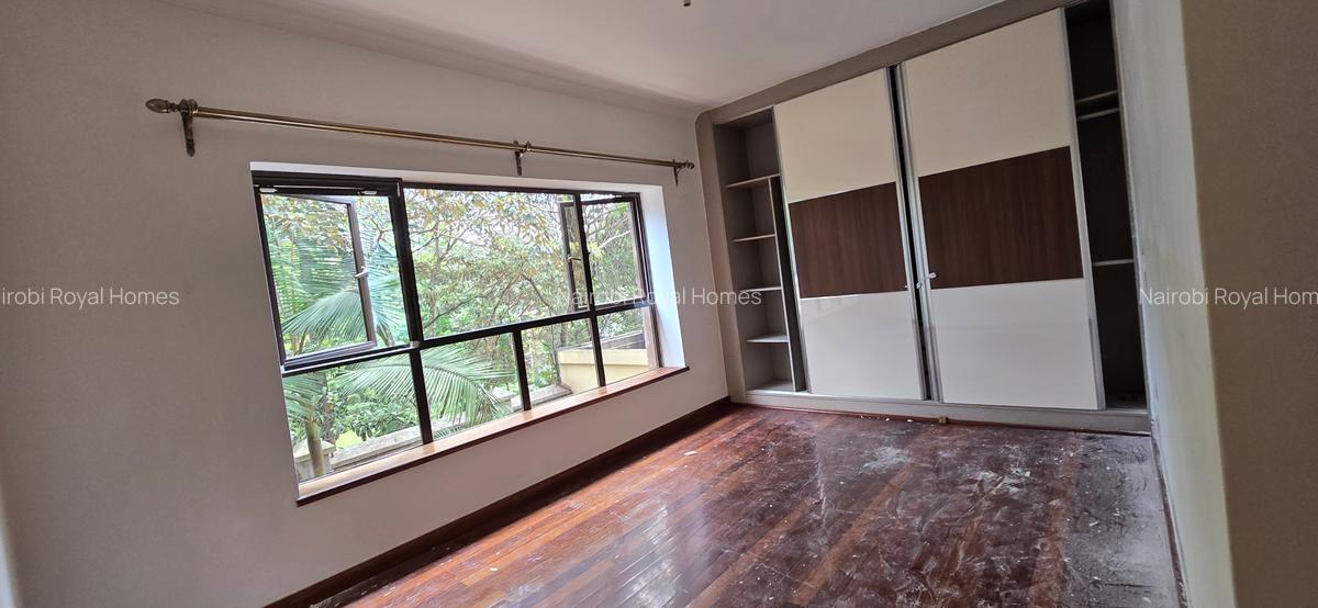 5 Bed Townhouse with En Suite at Lavington Green - 16