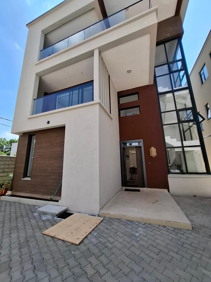 5 Bed Apartment with En Suite in Lavington - 1