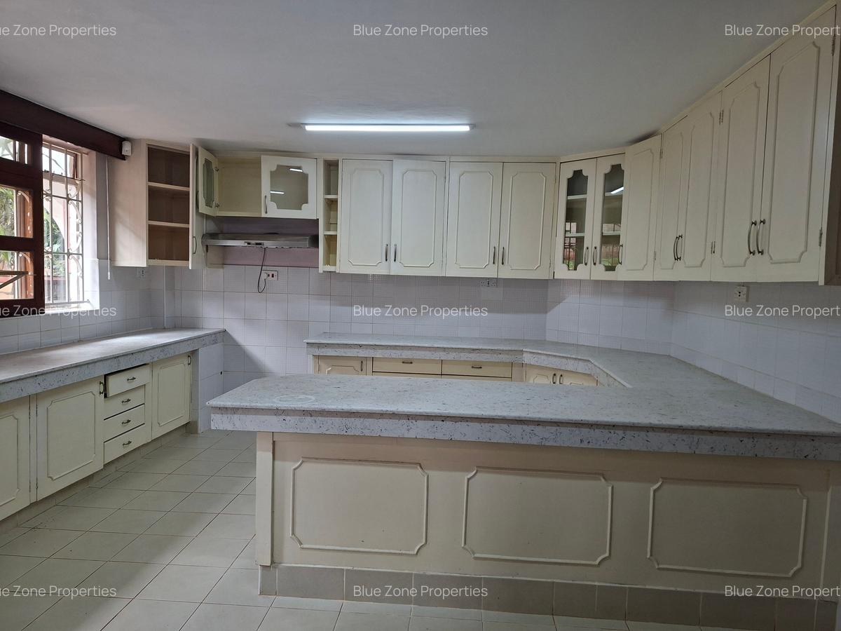 4 Bed House with En Suite at Off Mimosa Rd - 9