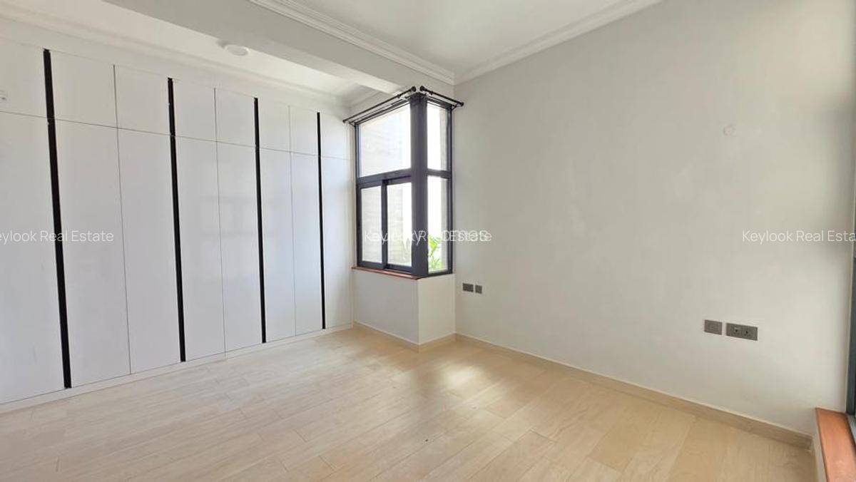 5 Bed Townhouse with En Suite at Lavington - 10