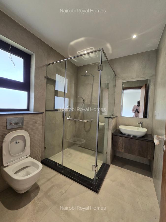 5 Bed Townhouse with En Suite at Kinanda Road - 9