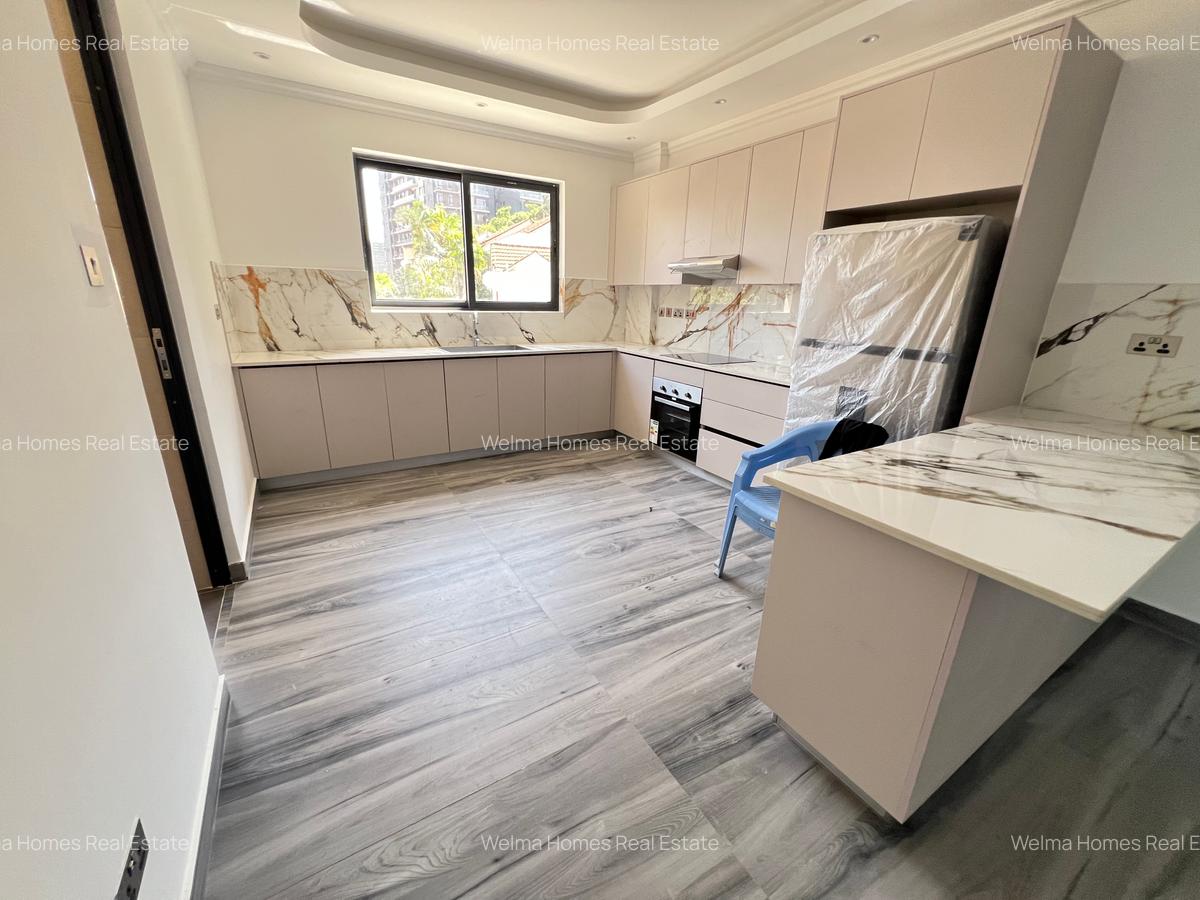 1 Bed Apartment with En Suite at Brookside - 4