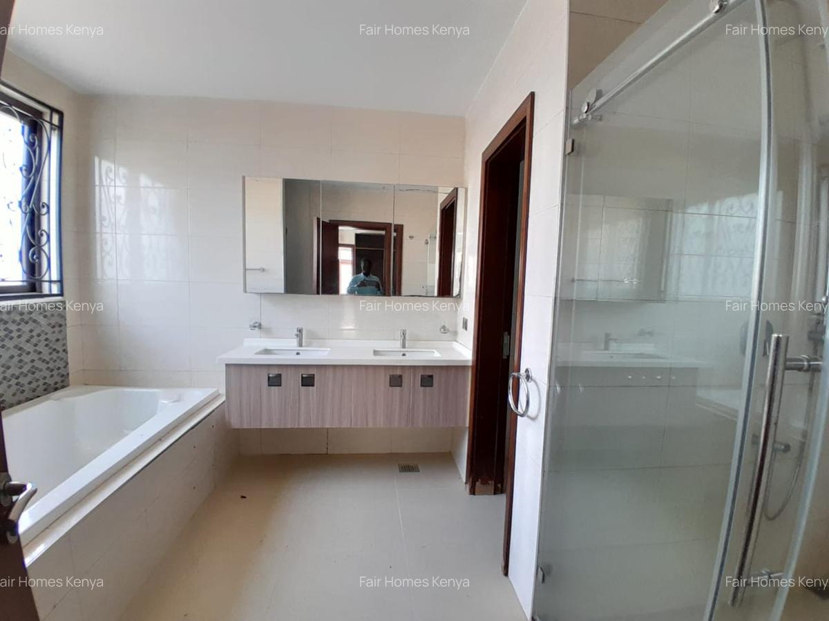 5 Bed Townhouse with En Suite at Lavington Maziwa - 15