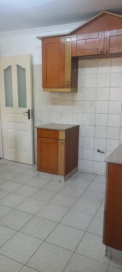 2 Bed Apartment with En Suite in Kilimani - 4