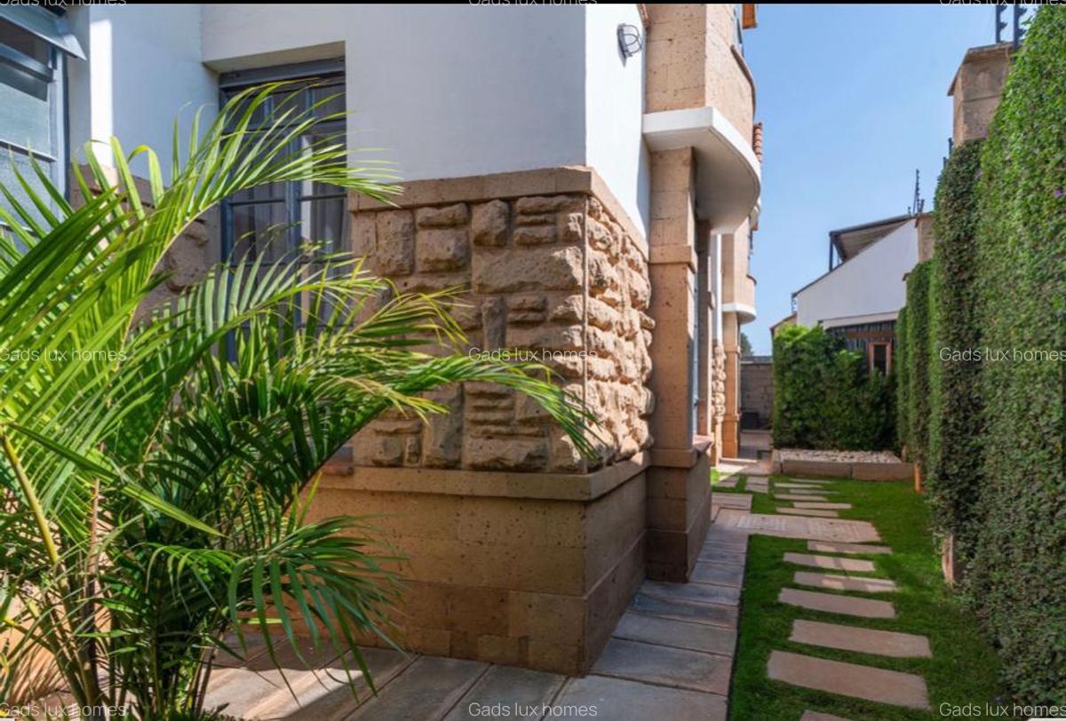 4 Bed Townhouse with En Suite at Kiambu - 11