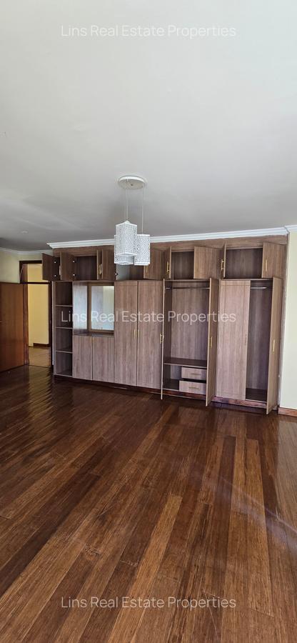 5 Bed Townhouse with En Suite in Lavington - 13