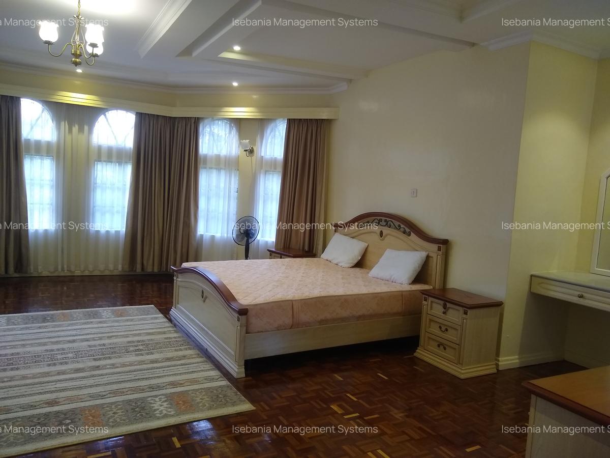 4 Bed House with En Suite at - 12