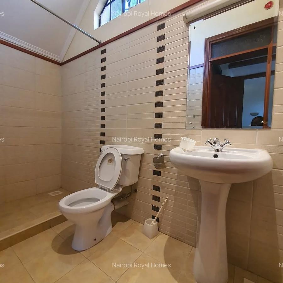 4 Bed Townhouse with En Suite at Lavington - 6