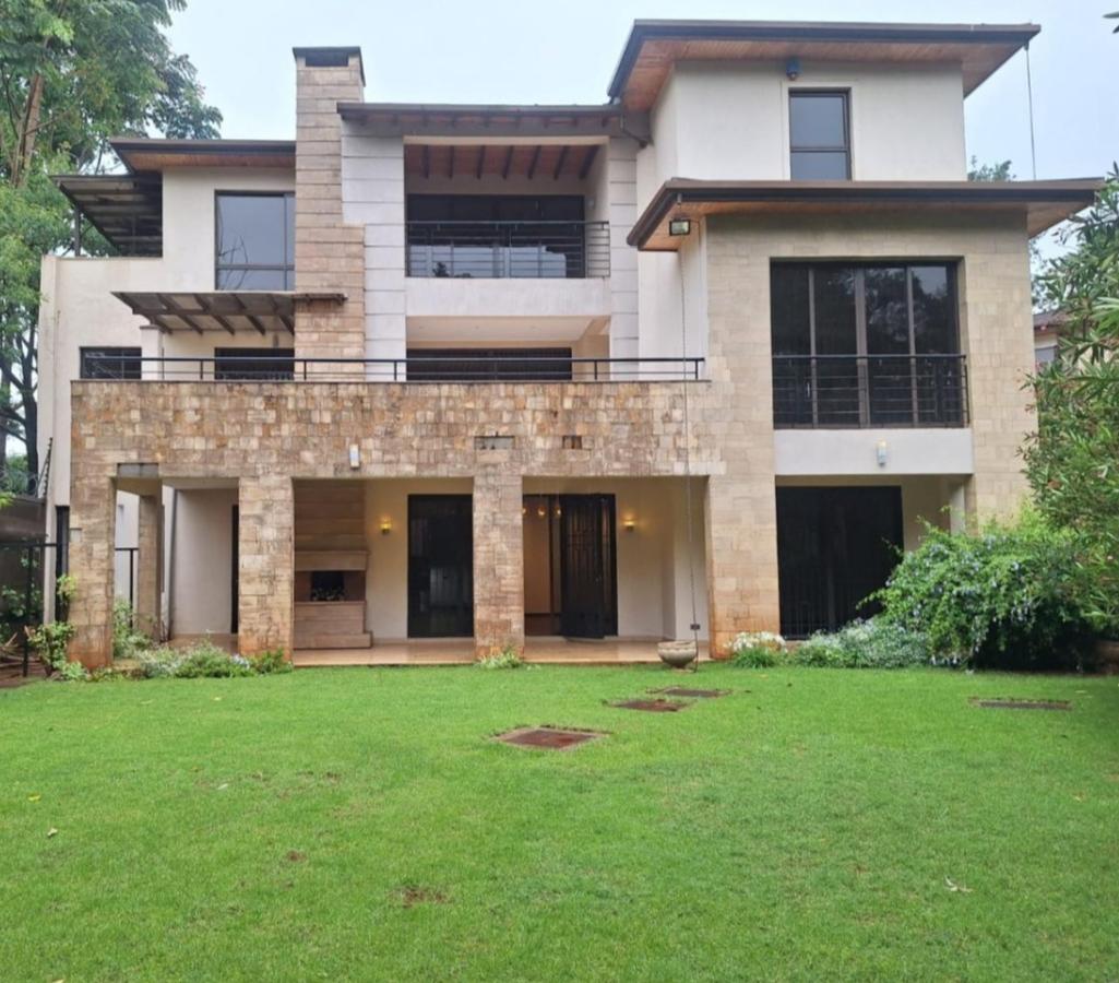 5 Bed Villa with En Suite in Lavington - 2