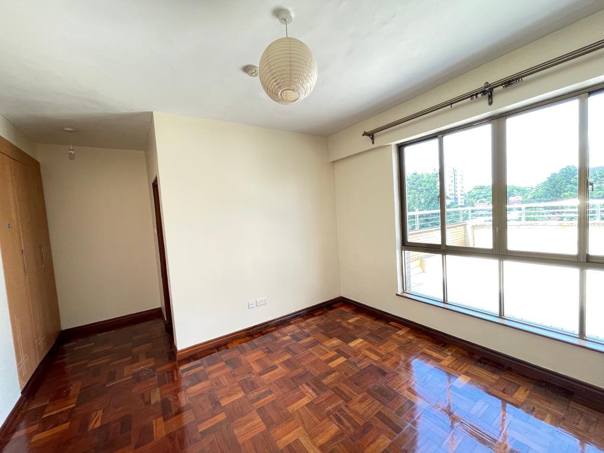 2 Bed Apartment with En Suite in Lavington - 11