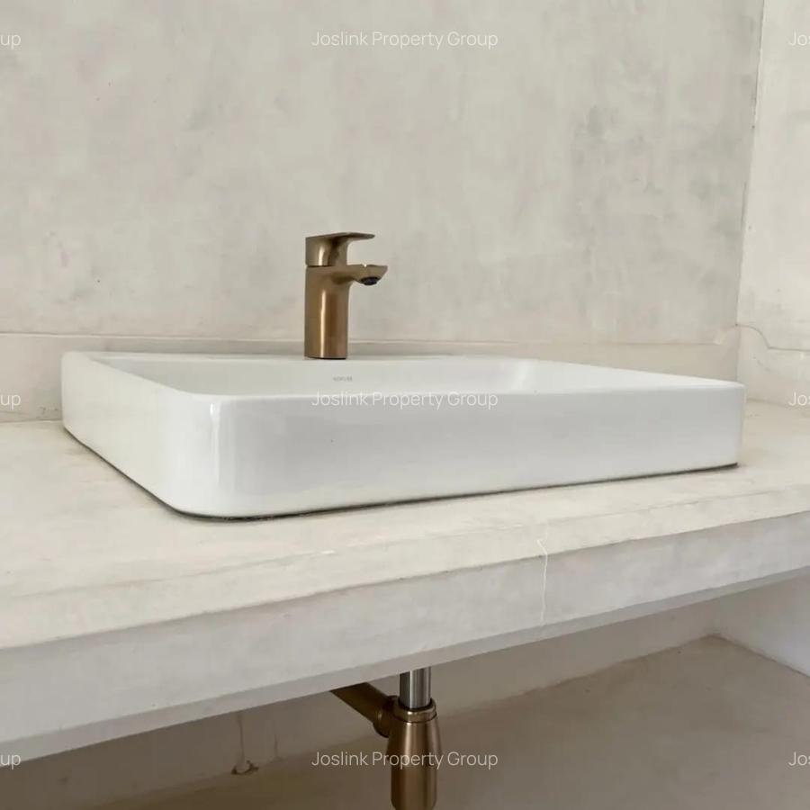 3 Bed Townhouse with En Suite in Nyali Area - 13