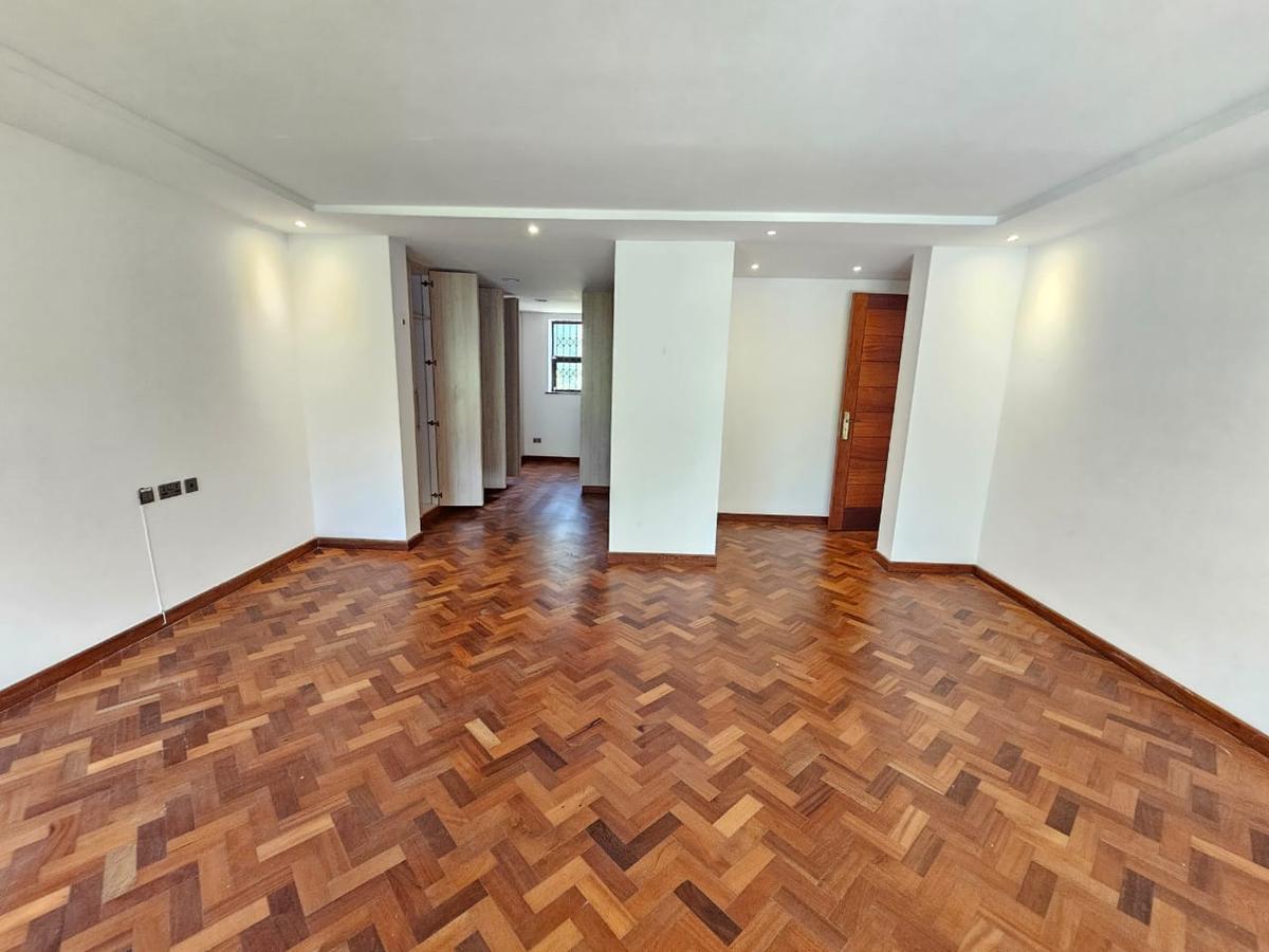 5 Bed Villa with En Suite in Lavington - 4