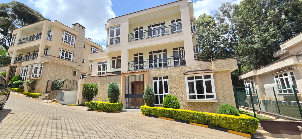 5 Bed Townhouse with En Suite at Lavington Green - 3