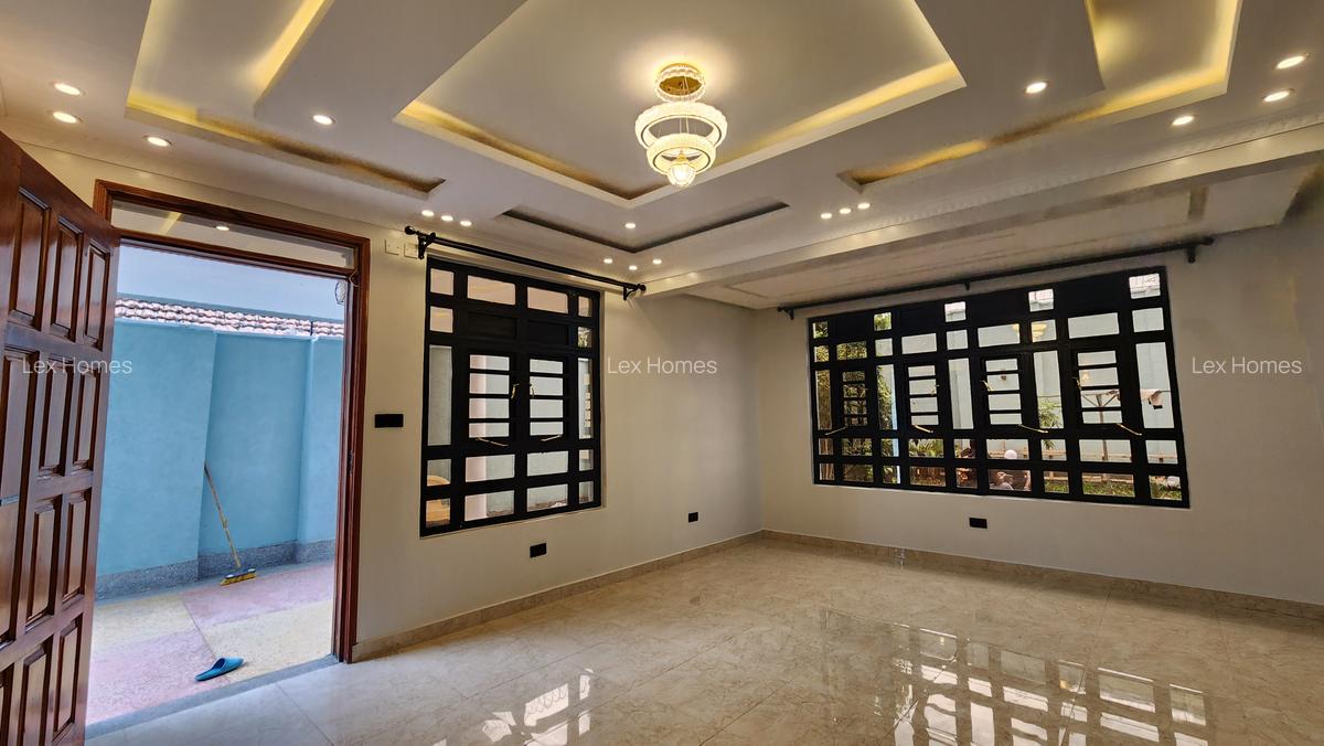 4 Bed House with En Suite at - 4