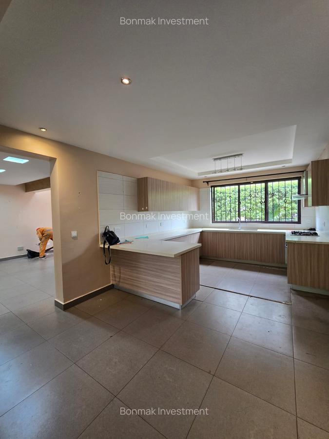 4 Bed Townhouse with En Suite at Lavington Green - 16