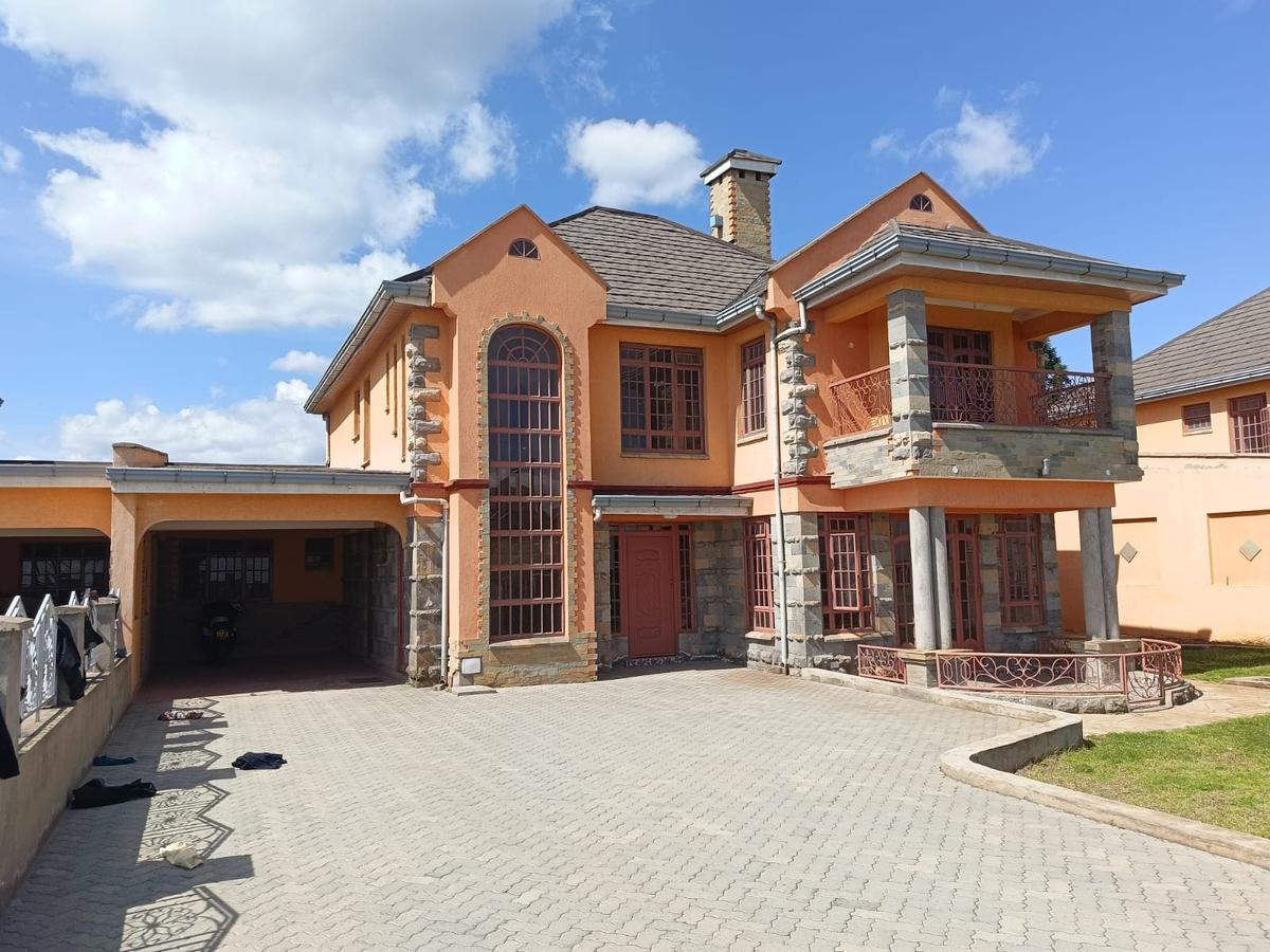 4 Bed Townhouse with En Suite at Mabrouke - 1