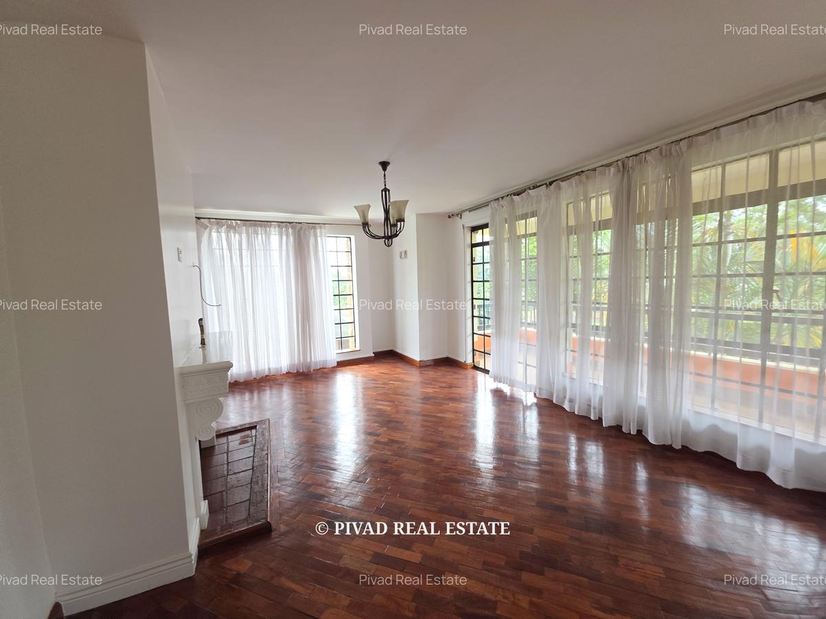 4 Bed House with Swimming Pool in Garden Estate - 11