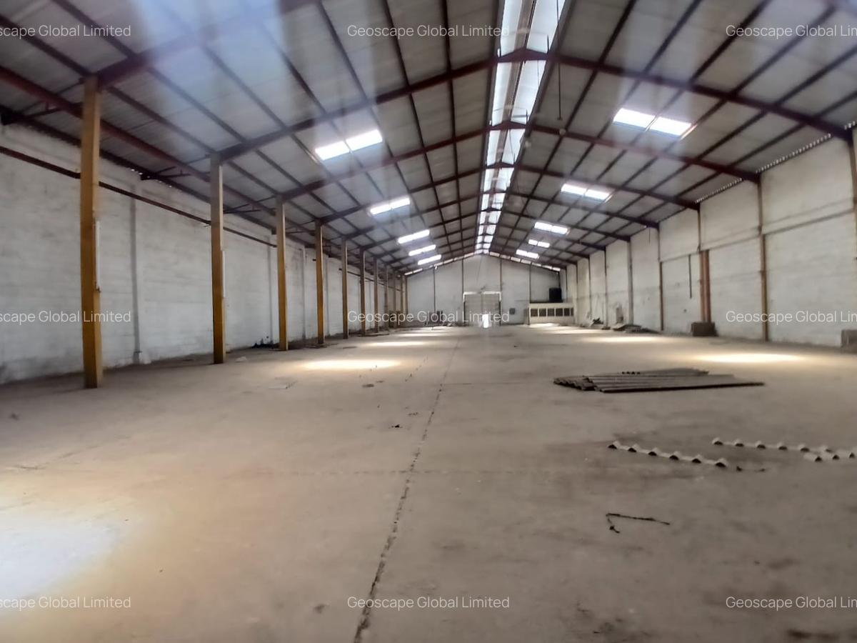 14,000 ft² Warehouse with Parking in Industrial Area - 8