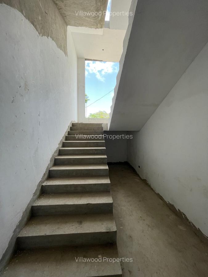 5 Bed Villa with En Suite in Lavington - 2