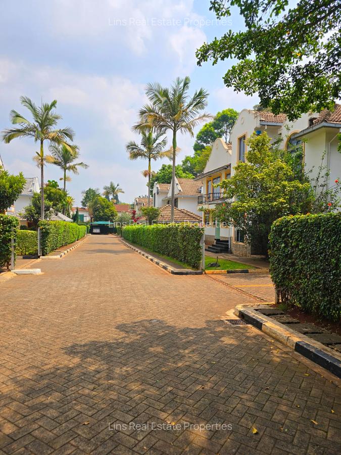 5 Bed Townhouse with En Suite in Lavington - 1