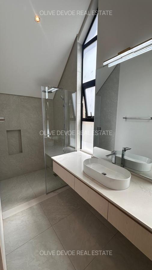 7 Bed Townhouse with En Suite in Lavington - 7