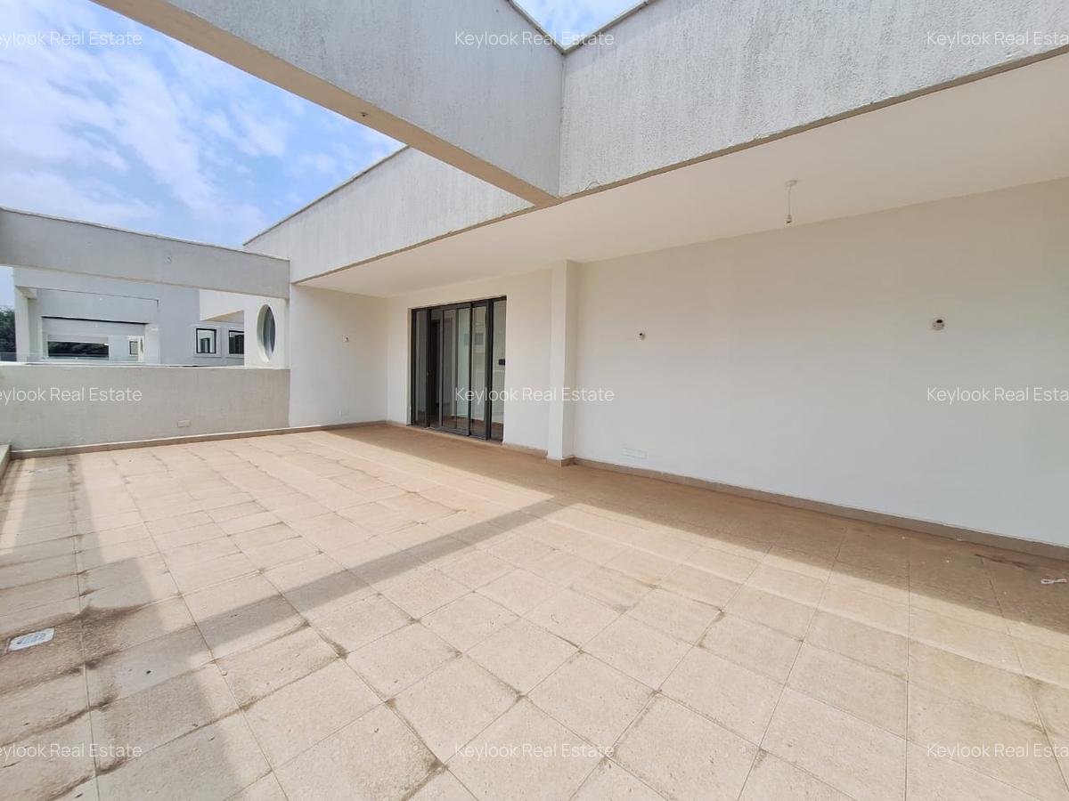 5 Bed Townhouse with En Suite at Lavington - 6