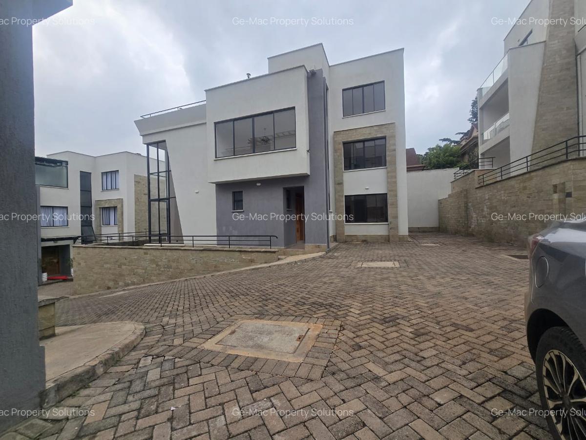 5 Bed Townhouse with En Suite in Lavington - 1