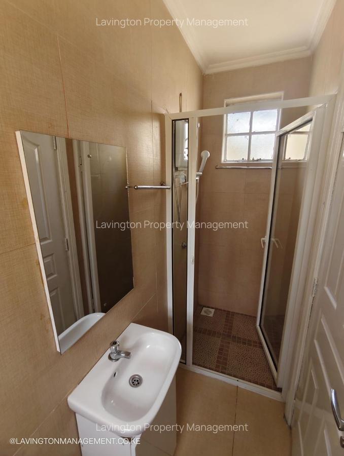 5 Bed Townhouse with En Suite at Lavington Green - 18