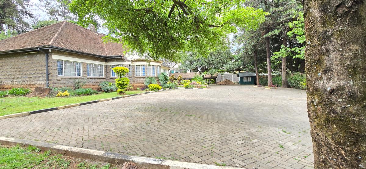 Commercial Property with Service Charge Included at Kilimani - 2