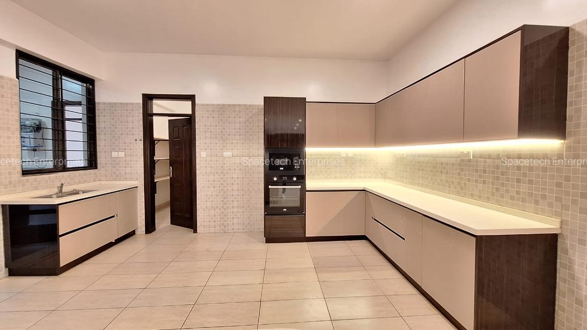 3 Bed Apartment with En Suite in Westlands Area - 9