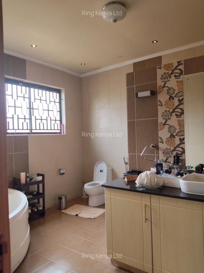 5 Bed House with En Suite in Westlands Area - 16