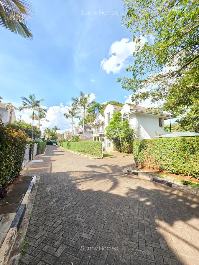 4 Bed Townhouse with En Suite at Lavington Green - 15