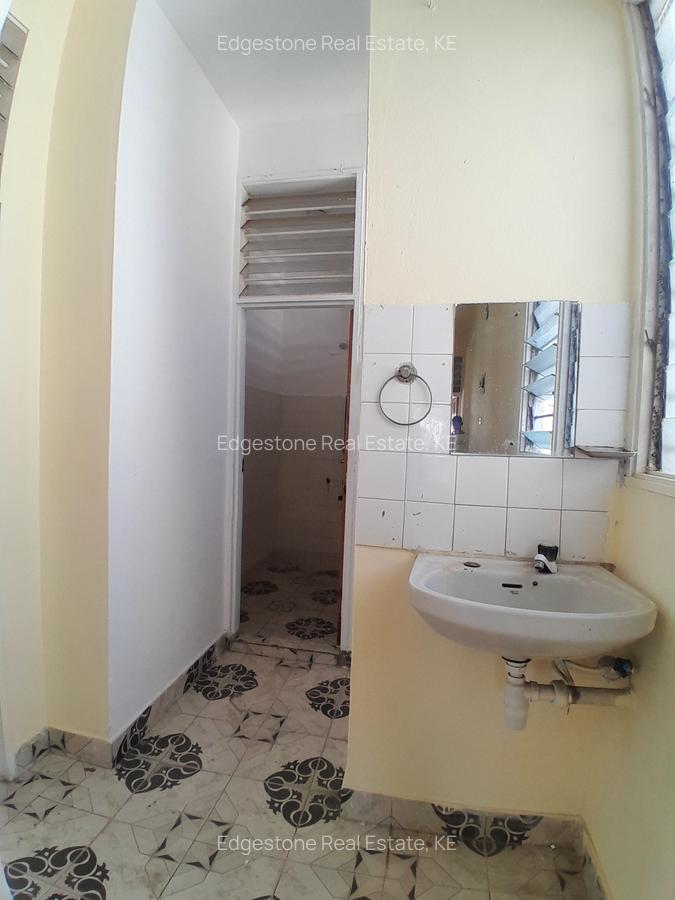 3 Bed Apartment with Borehole in Mombasa CBD - 14