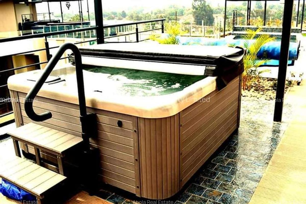 4 Bed Apartment with En Suite in Riverside - 14