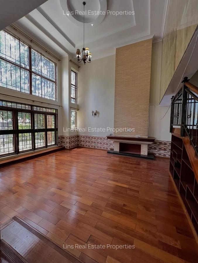 5 Bed Townhouse with En Suite in Lavington - 3