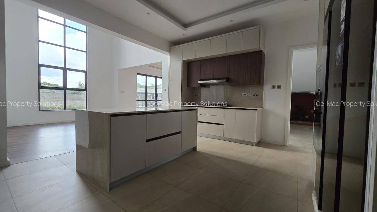 5 Bed House with En Suite in Lavington - 17